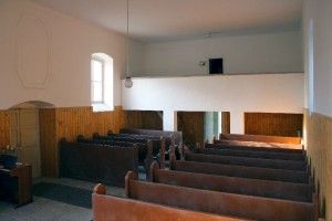 A nemeskei templombelső az 1972-ben épült karzattal A nemeskei templombelső az 1972-ben épült karzattal